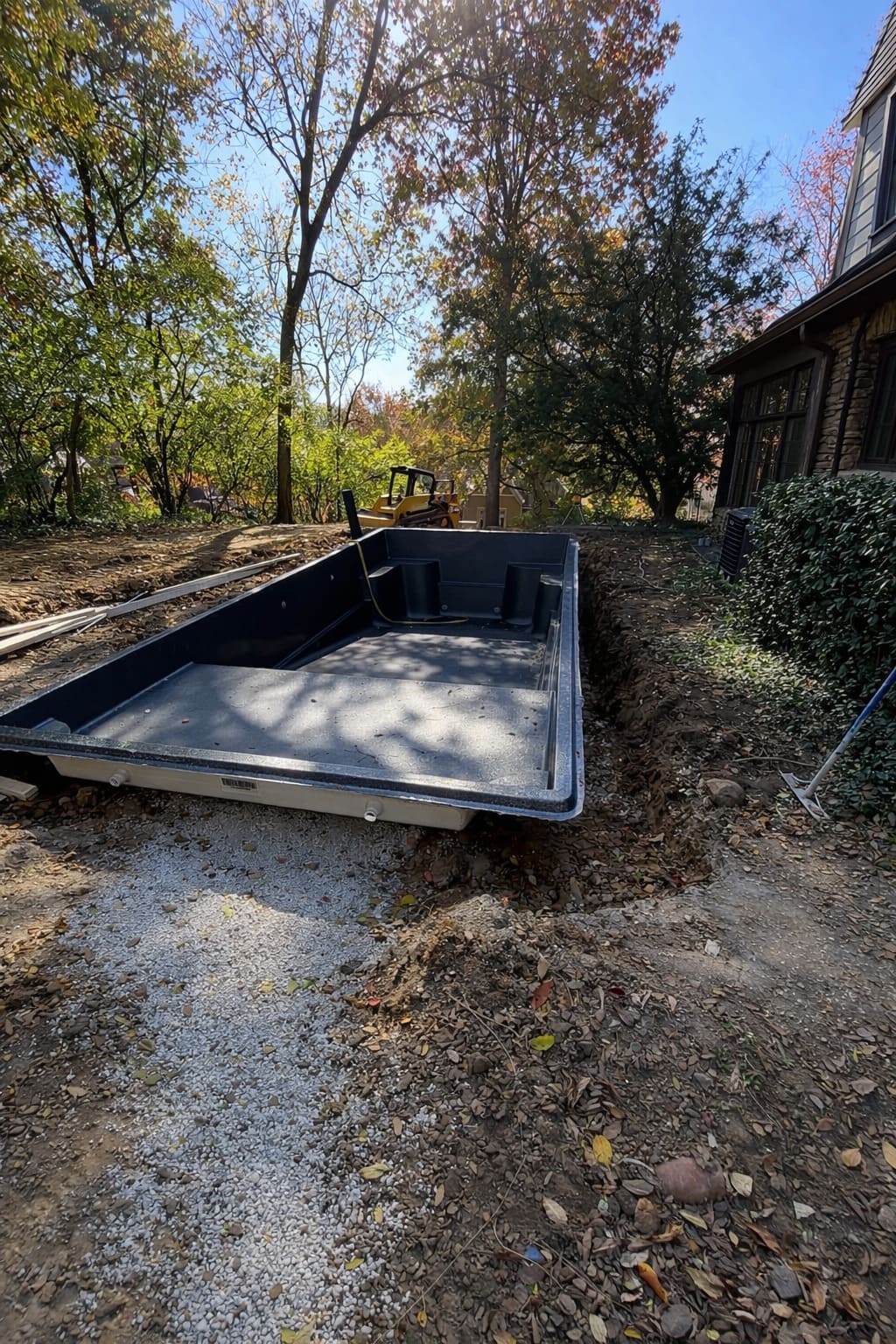 aquamarine-pools-fiberglass-pool-shell-set-gravel-base-installation